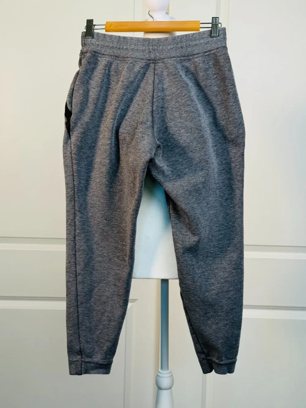 NIKE Tech Fleece Jogger Sweatpants Gray/Black Zip Pockets Women’s Size Small